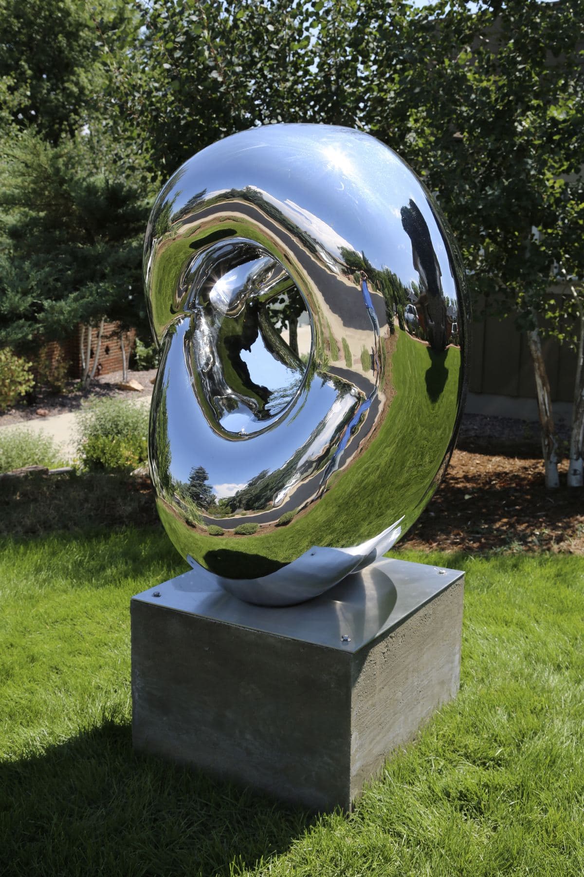 Roger Abstract Figure